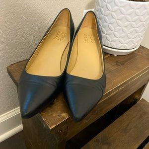 Size 7 black Naturalizer heels